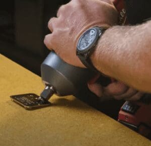 A closeup look of a Clipkey 5 doing its work